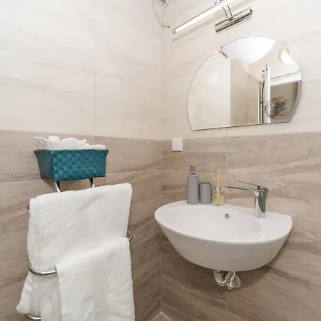 Alma - Stylish 1bd Flat With Balcony By Flat Mаnager Lägenhet